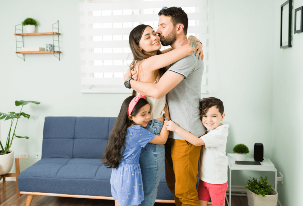 familia protegida con un seguro